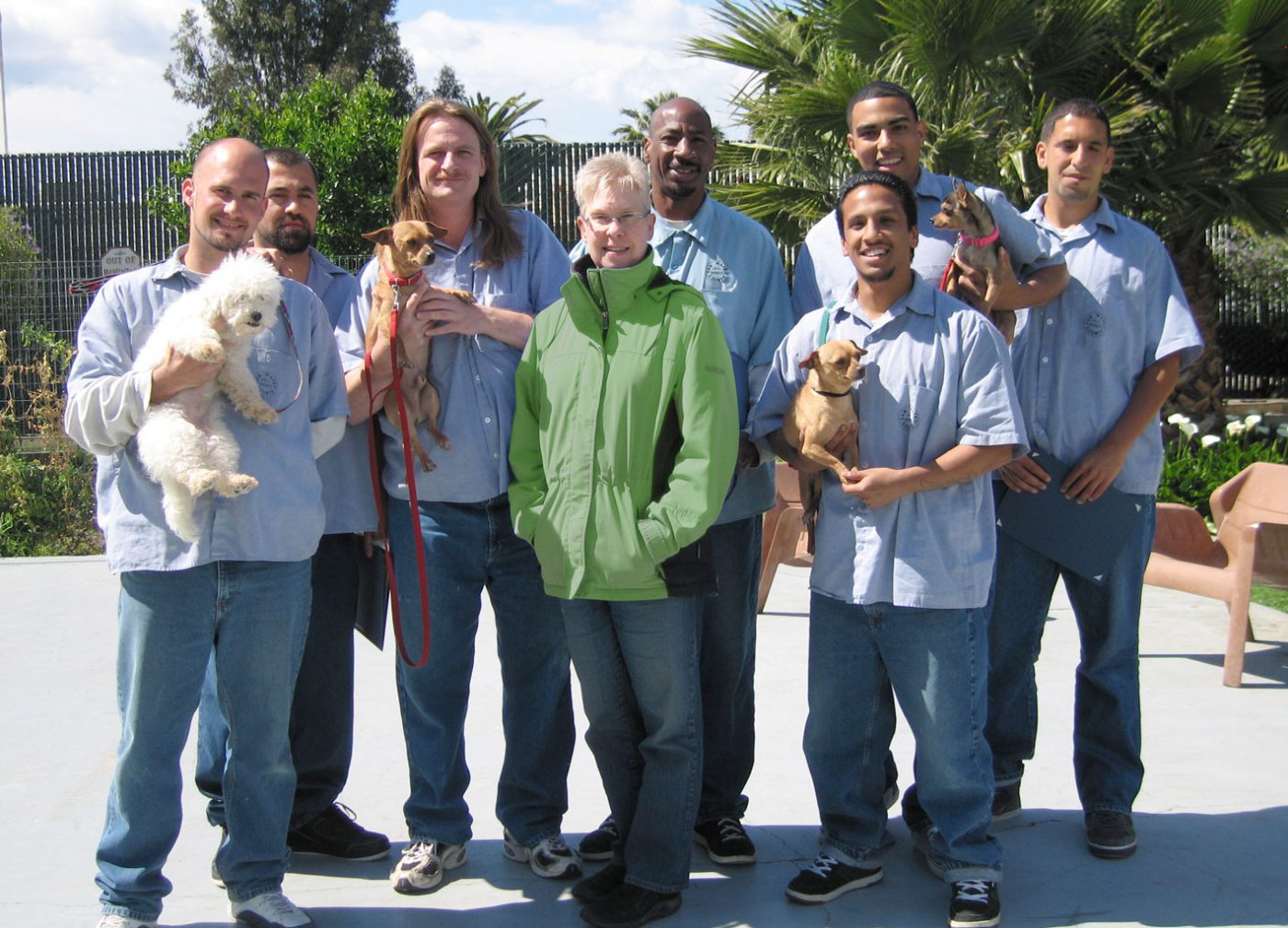 Martina with seven jail inmates and four dogs from the TAILS program